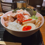 神楽 海老で鯛を釣る麺堂 - 