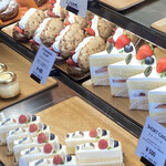 PATISSERIE CAFE VIGO - エクレア気になる。