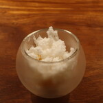 IZA - パッションフルーツのジェラート ココナッツのグラニテ添え