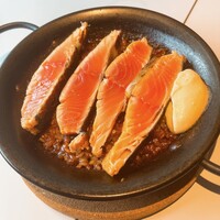 コメール マル イ モンターニャ - 桜鱒のパエリア