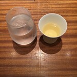 Hitoshinaya - 最初にお出汁とお水