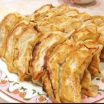 餃子の王将 - 金曜日は餃子の日で50円引き。王将の餃子はニンニクきいてて美味しい。