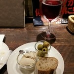 ブルスケッテリア デッリ アルティスティ - 13.08.23 パンとオリーブとアンチョビバター
      