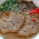 麺工房 ラーメン いち - ゴマをブチかけて紅ショウガOn