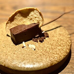 アカ - ⓯アマゾンカカオと生チョコ、リンゴチップスとピスタチオ ～アーモンドとクッキーを塗しながら。