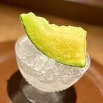 アカ - ⓬マスクメロン ～静岡産のマスクメロンを氷でしっかり冷されたものだが、それだけでホントに甘くて美味しい。