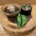 Reppi - 料理写真:海蘊酢､スナップ豌豆､鰯と浅葱とガリ生姜の砧巻