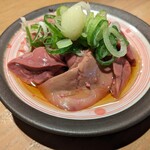 立呑み 魚椿 - 「鶏のレバ刺し」(￥499)