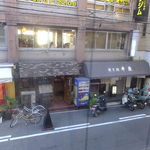 Wine Bar base - お店の通りの道はこんな感じの店舗が並んでます～お店はこの道沿いにあります～違うお店からの画像です