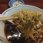 真砂 - 麺がちょっと変わってます。出汁も美味しいです