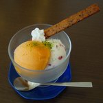 琥珀茶菓 - アイスクリーム担当のパティシエールだったとかで美味しいです