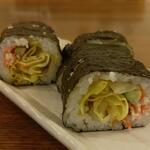 ディオ - かにかまたっぷりサラダ巻き を我が家でカットしました ※断面 (2023.06.11)