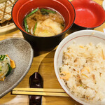 覚弥別墅  - じゃこと桜えび土鍋炊きご飯・赤出汁・覚弥漬け