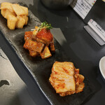 焼肉ホルモン 風土. - キムチ三種