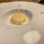 オキオリーブ澳邸 - ジャージー牛のババロワ　後がけのOKIOLVEが香りと甘みマシマシ