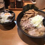 ラーメン炙り - 特製ラーメン 1000円。炙り丼 300円