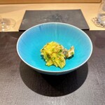 パルコ フィエラ - サラミのお出汁で炊いた日高産つぶ貝、台湾産パイナップル、自家製マスタード、うどの葉