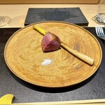 パルコ フィエラ - 滝川産鴨＆中富良野産土かけのホワイトアスパラ、自家製発酵バターのソテー