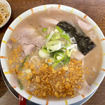 ラーメン陽向 - チャーシューめん＋ニンニクチップ