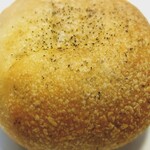 マルヤマベーカリー shian - ピスタチオクリームパン(￥300)。ピスタチオ感は薄め。