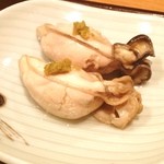 誠 - この季節の牡蠣は火を通して頂きます。
      柚子胡椒のアクセントが絶妙です(*^^*)