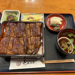 炭火焼うなぎ 東山物産 - 上重　3300円