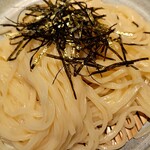 うどん家 こむぎ - つやつやして美味しそうなざるうどん