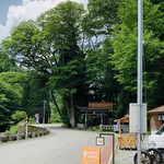 マグノリ - お店の前の道