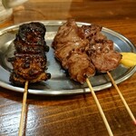 Motsuyaki Honchan - 串焼き、塩焼きに添えてあるカラシを食べるとうんま〜