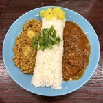 エピタフカレー - カレー2種盛り ¥1,250- (税込)
            - 鶏塩チリキーマ (小辛)
            - チキンペッパーフライ (中辛)