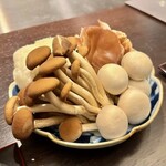 銀座 上瀧 - 2023.5.  生木耳、生マッシュルーム、柳松茸、猴頭菌