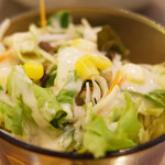 Ajiambisutororokaru - スープカレー 850円 のサラダ