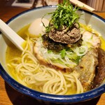 雨は、やさしく - 麵のアップです。