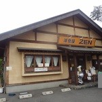 洋食屋ZEN - お店の前に駐車スペース