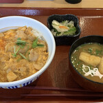 なか卯 - 親子丼（並）+味噌汁、漬物