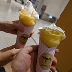 生クリーム専門店 ミルク - ピーチ生クリームソフトクレープと練乳生クリームソフトクレープ