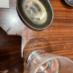 HOPPERS - 最初に酸味のきいたレモンと生姜をシナモンシュガー？につけて食べます。