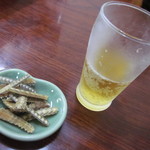 鰻専門店 愛川 - 少し呑んでしまったビールと骨煎餅