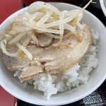 ラーメン もっけだの - 『朝食セット(ラーメン)+メンマ』の『無限ライス+豚･野菜』