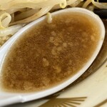 ラーメン もっけだの - 『朝食セット(ラーメン)+メンマ』の『ラーメン+ニンニク』のスープ