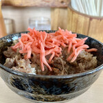 Gyuugyuu Udon - 大盛り牛丼850円に紅生姜投入！