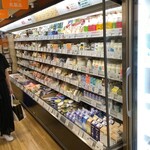 Hokkaidou Dosanko Puraza - 料理 乳製品等の棚