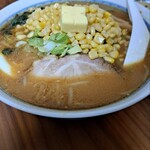 ラーメン＆BAR 本陣 - みそバターコーン旨い