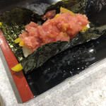 立喰い寿司 鮨處八千代 - とろたく巻