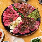 炭火焼肉白河 - カルビ、ロース、ハラミ（タレ）