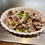 お好み焼き 鉄ちゃん - ワイフがすかさず砂肝のにんにく醤油漬けお代わりですｗ