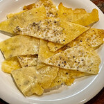 お好み焼き 鉄ちゃん - チーズ煎餅は次回こそ丸のまま齧りたいｗ