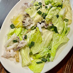 お好み焼き 鉄ちゃん - キャベツと烏賊下足のマヨネーズ炒め　鉄板って何でもできちゃうから凄いよね