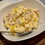 お好み焼き 鉄ちゃん - コーン入りの自家製ポテトサラダ