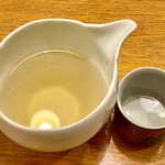 Sobakiri Morino - 神亀の純米は冷や（＝常温）でいただきました　蕎麦屋といえば神亀ですね